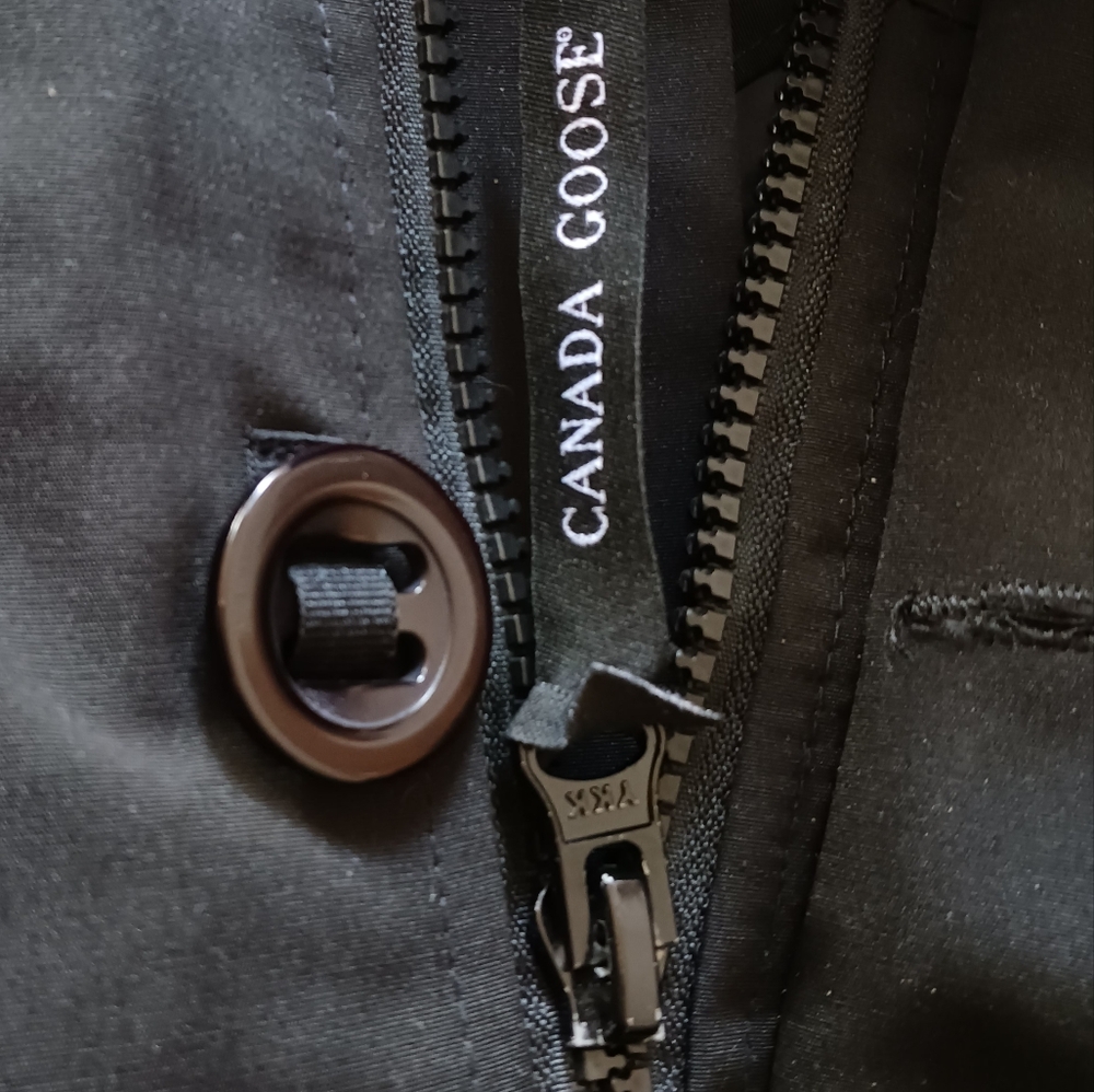 Canada Goose Black Parka   Coat, Size L - Picture 11 of 14